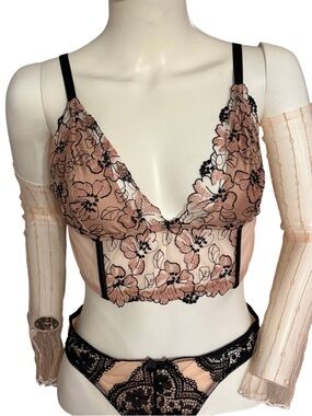 Victoria’s Secret Very Sexy
Unlined Long Line Triangle Bra